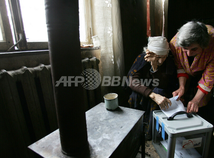 グルジア大統領選、サーカシビリ勝利濃厚に野党抗議