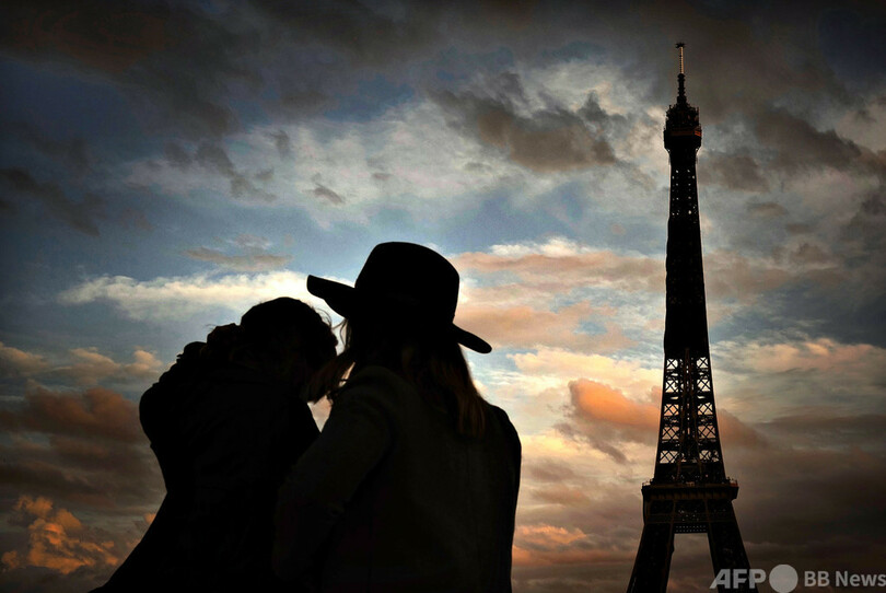 「ばら色のパリ」像は永遠…?! ドラマ「エミリー、パリへ行く」人気