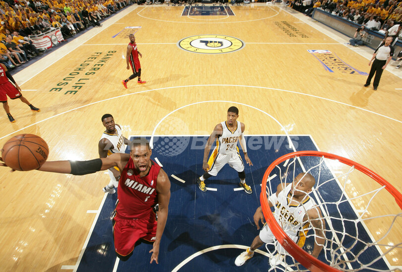 ペイサーズが第6戦制す、決着は最終戦に持ち越し NBAプレーオフ