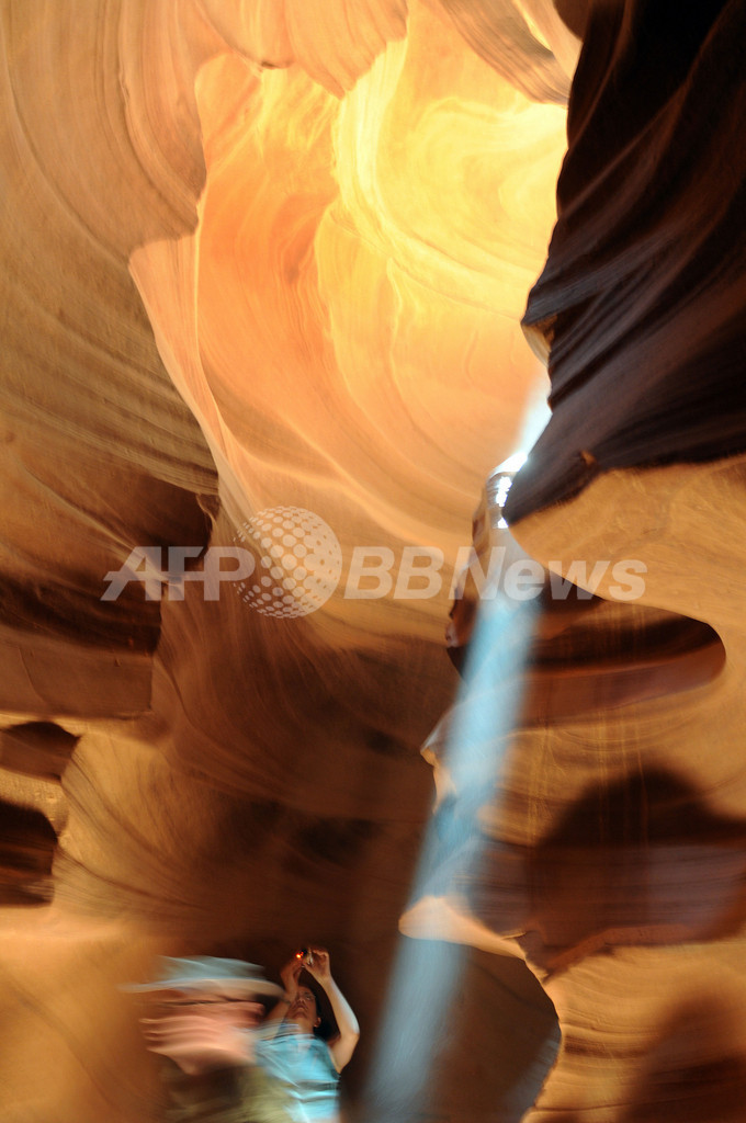 砂岩の描く優雅なカーブ「アンテロープキャニオン」、アリゾナ