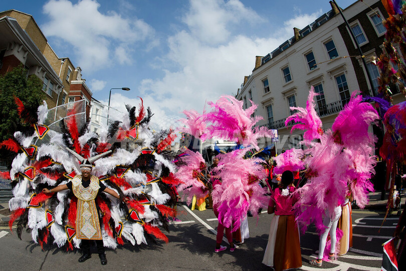 英ノッティングヒル・カーニバル開幕、初日は「キッズデー」
