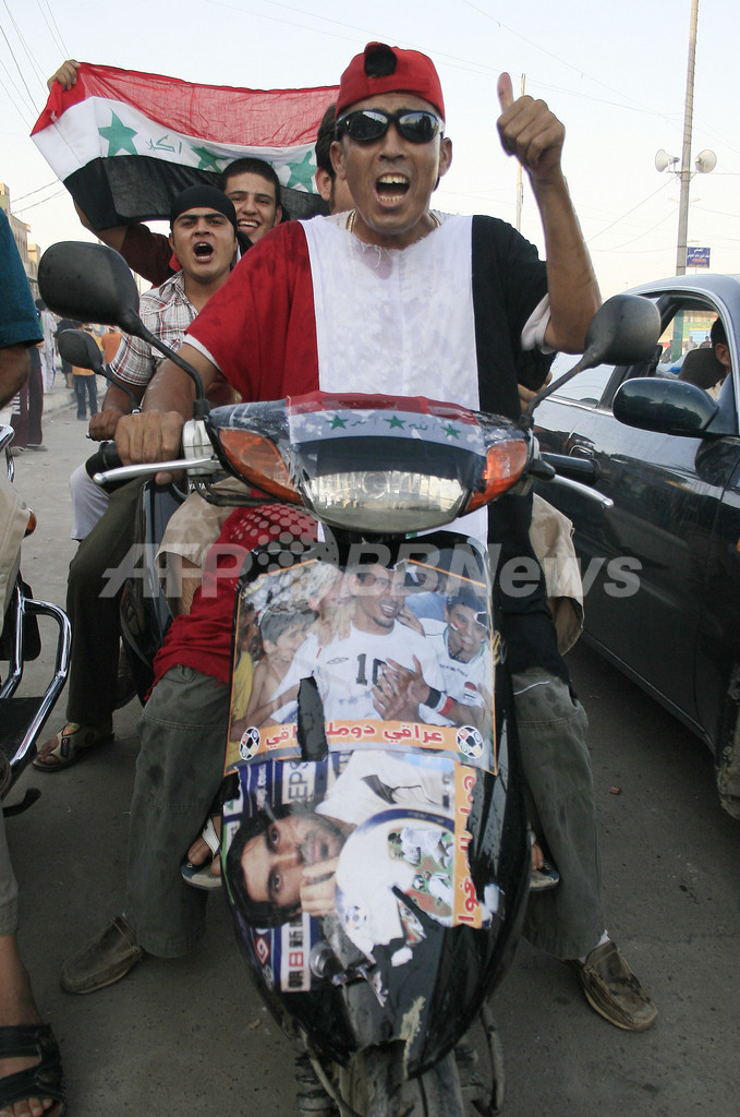 アジアカップ初優勝を喜ぶイラク市民