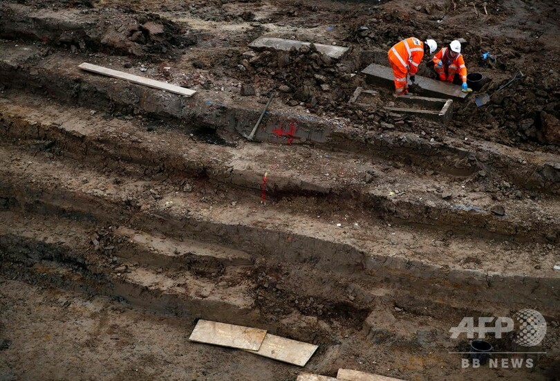 4万柱の遺骨、英史上最大級の発掘進む ロンドンの高速鉄道建設予定地