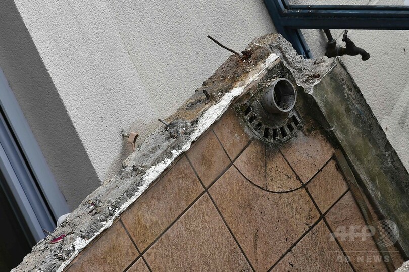 新築マンション4階のバルコニー崩落、4人死亡14人負傷 フランス
