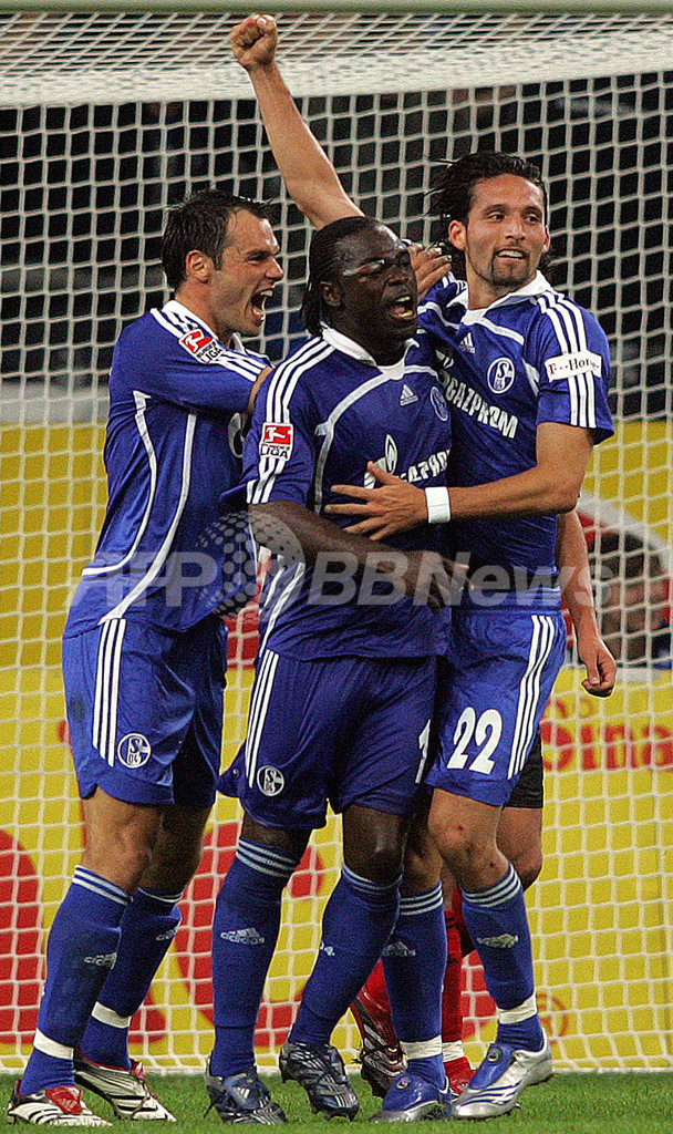 シャルケ04 レバークーゼと分ける