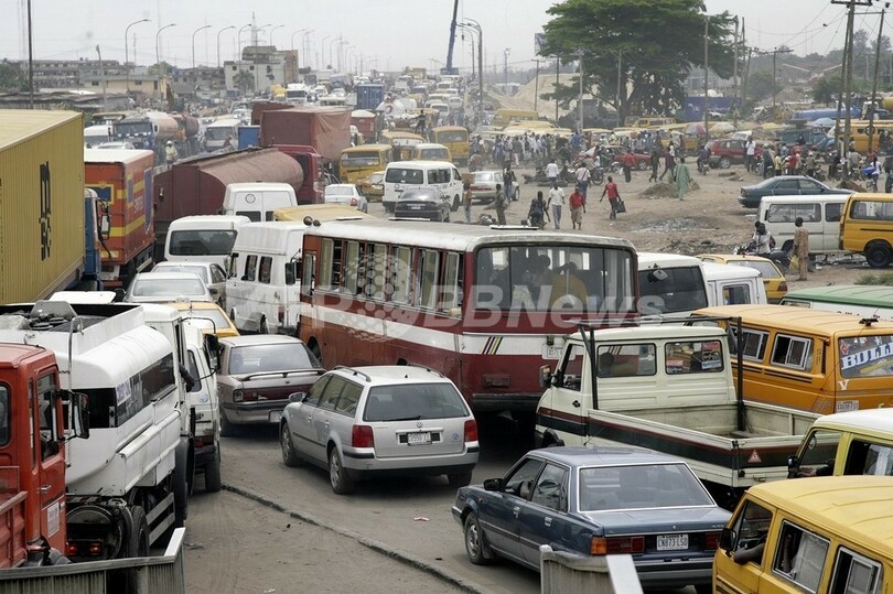 始業時間守りなさい、ナイジェリア役所で「遅刻職員の閉め出し作戦」