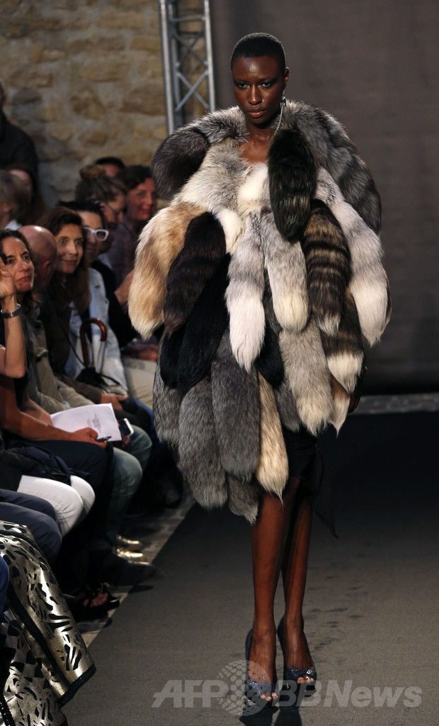 ビジューや毛皮を大胆にあしらった「フレッド サタル」14/15年秋冬オートクチュール