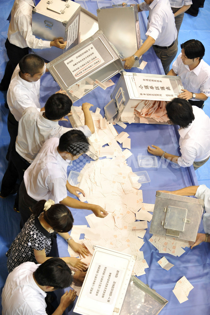 衆院選、出口調査では民主党圧勝