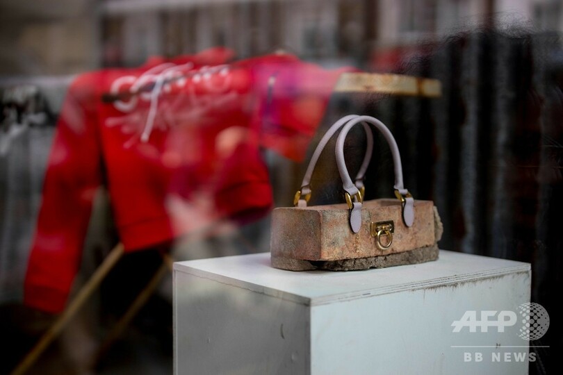 バンクシー展、空き店舗に突如出現 英ロンドン