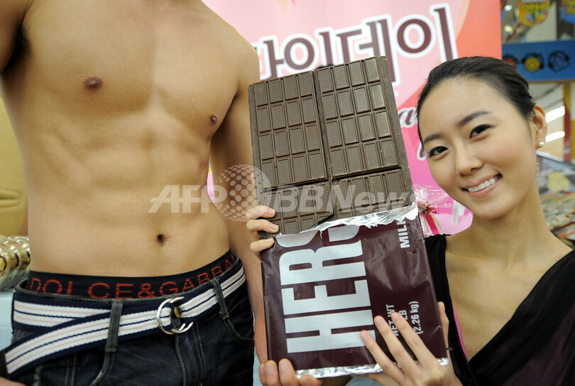 マッチョな魅力でバレンタインチョコを宣伝、韓国