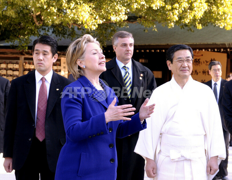 クリントン米国務長官が明治神宮を訪問、「日本の歴史に敬意」