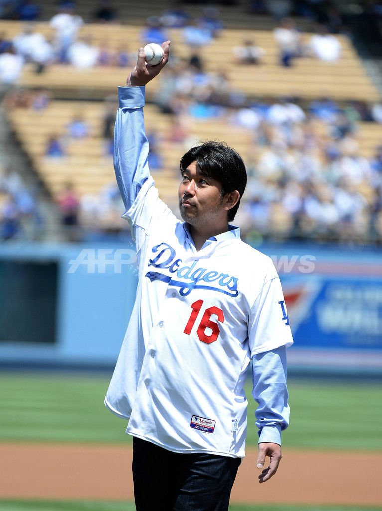 野茂英雄氏がドジャースタジアムで始球式