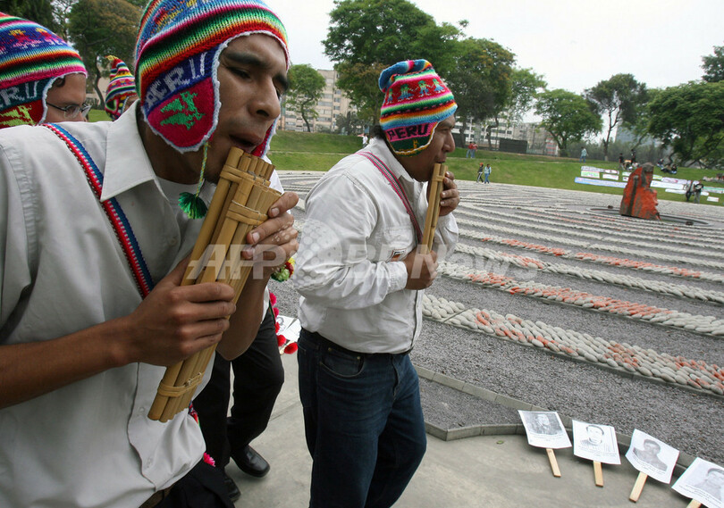 フジモリ元大統領の初公判、待ちわびた被害者の家族