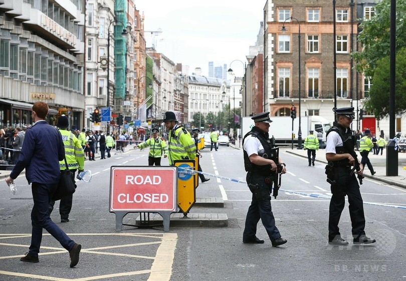 ロンドンの刃物襲撃、過激思想の証拠なし 死亡女性は米国籍