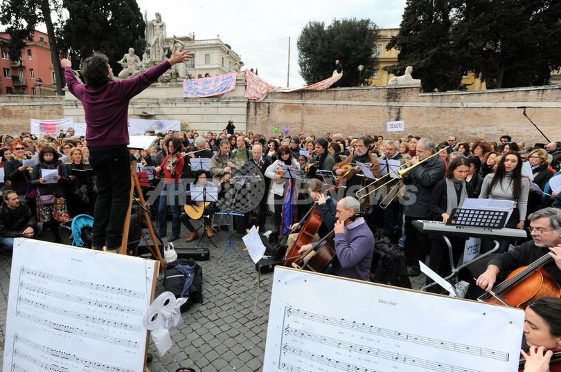女にだらしない首相はイヤ、イタリア女性が抗議デモ