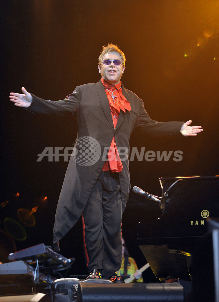 アジアツアー中のエルトン・ジョン、香港でコンサート開催