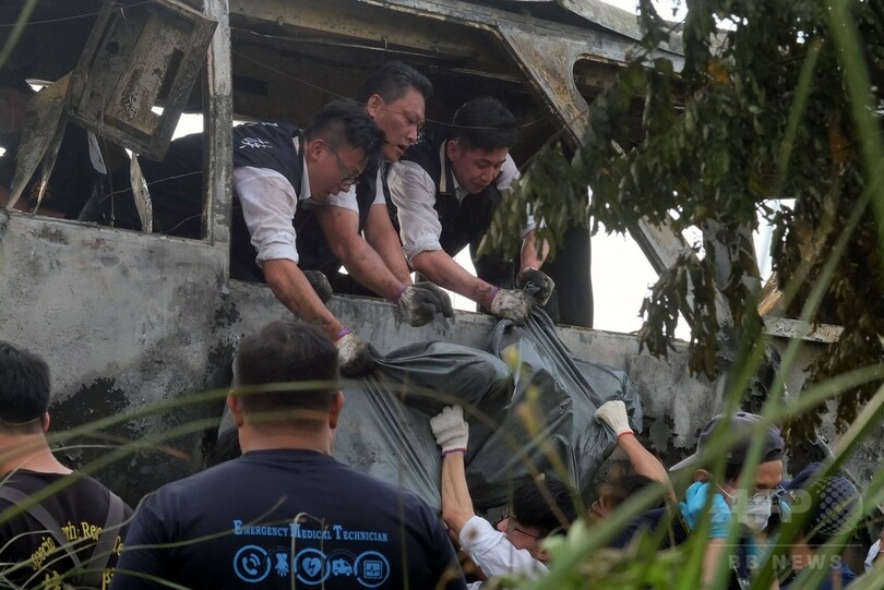 観光バスが衝突・炎上、中国人観光客ら26人死亡 台湾