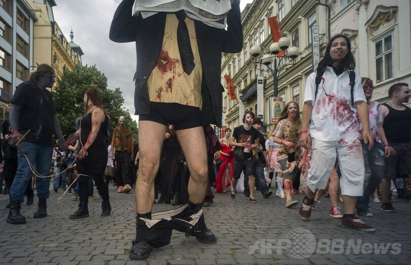 チェコ首都にゾンビが集結、「犠牲者」も？