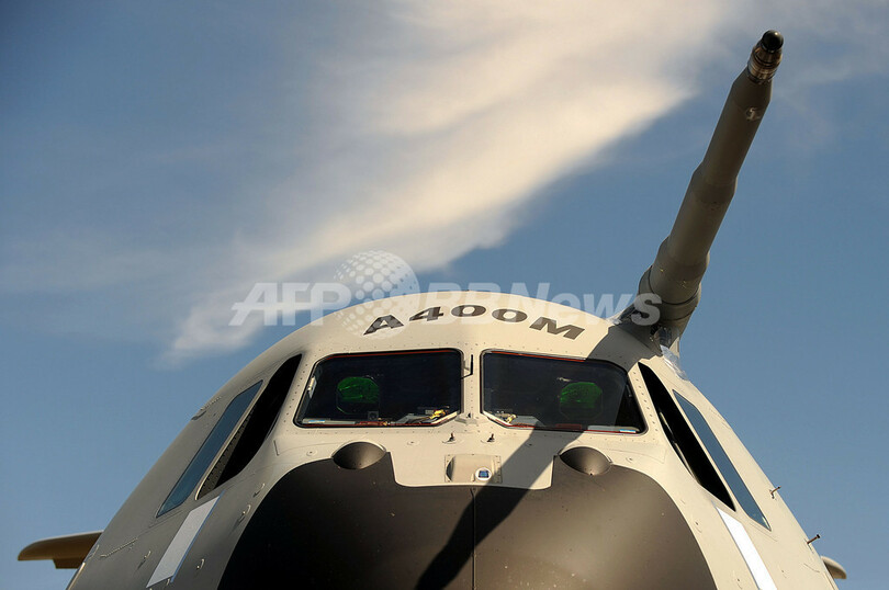 ファンボロー国際航空ショー開幕、エアバスA400Mがデモ飛行