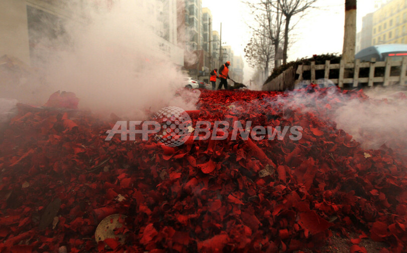 祭りの後は…大量の花火の残骸、中国