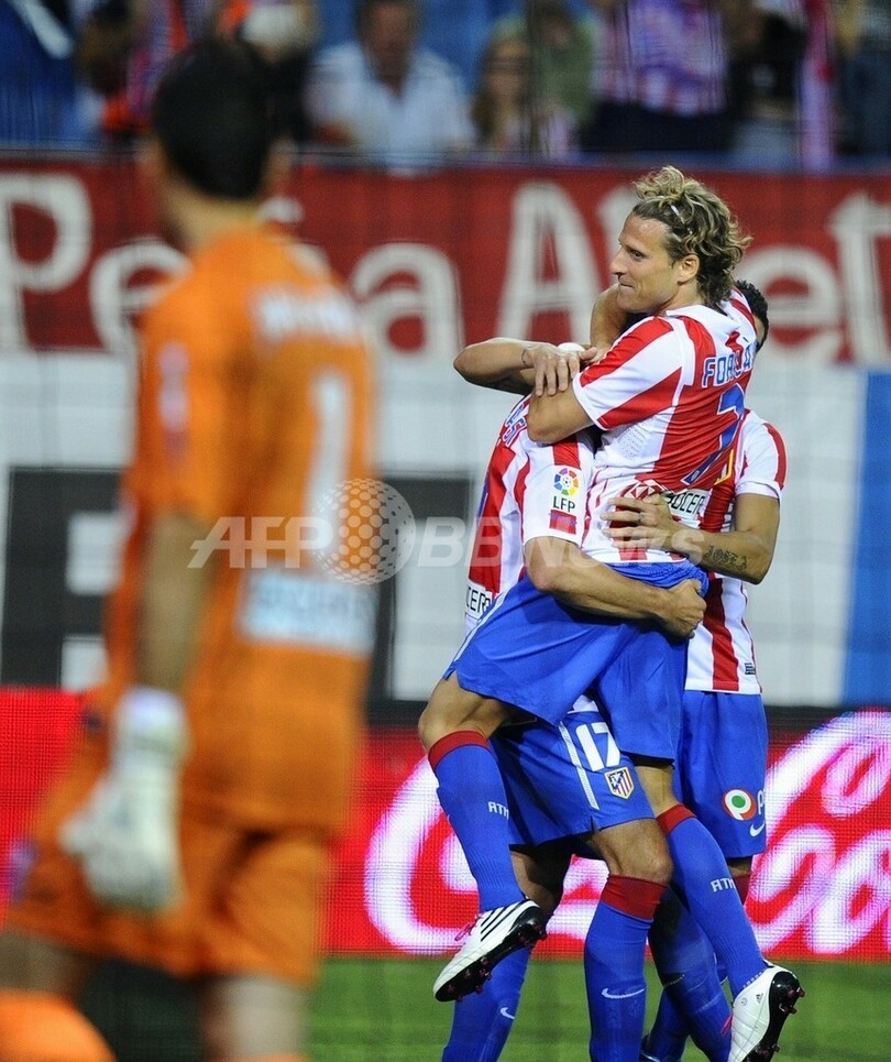 アトレティコ・マドリード 初戦快勝、フォルラン2得点