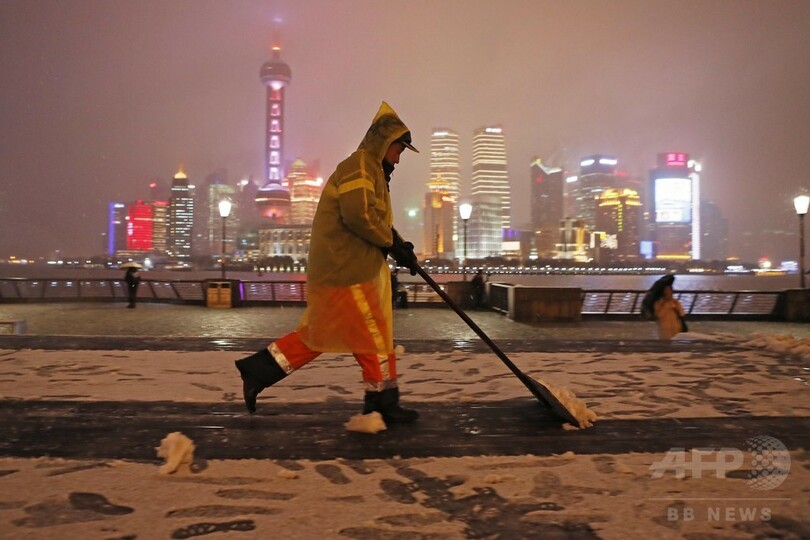 中国人旅行客175人が成田空港で足止め、一時もみ合いに