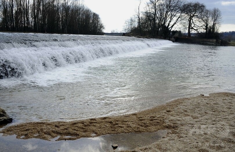 20歳女性を性奴隷に、男女6人を起訴 フランス