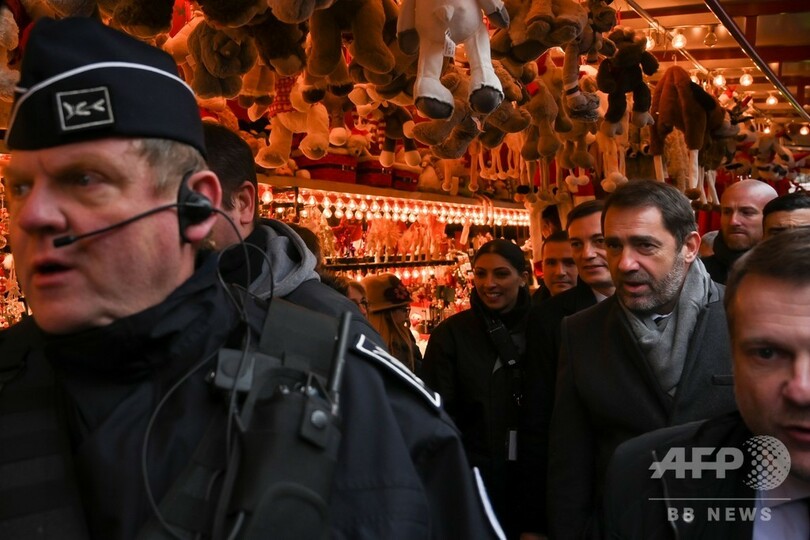仏銃乱射、容疑者射殺から一夜明けクリスマス市再開