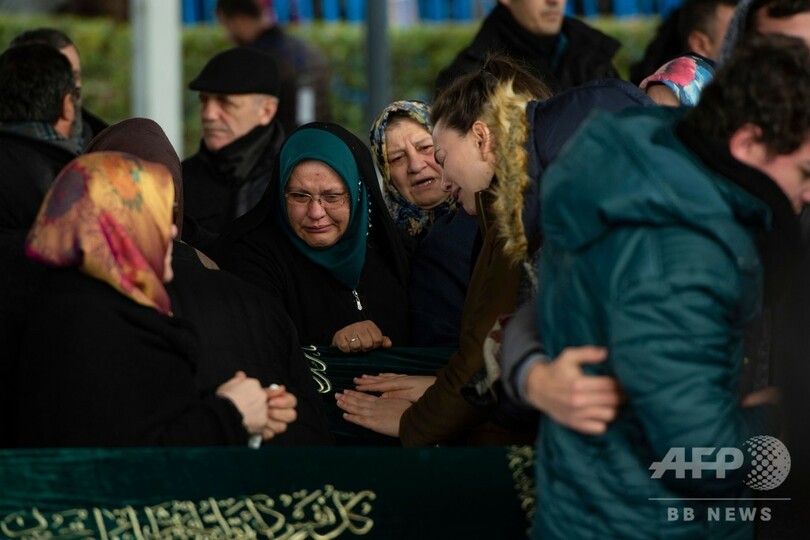 イスタンブールのアパート崩壊、死者21人に 大統領が現場訪問