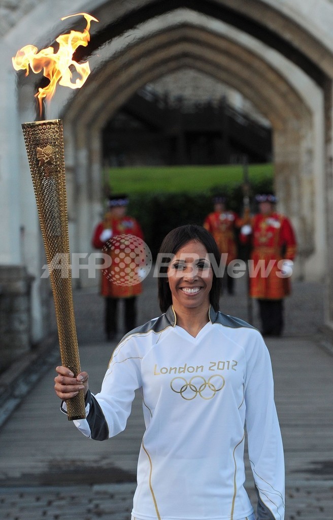 聖火がロンドンに到着、ロンドン五輪