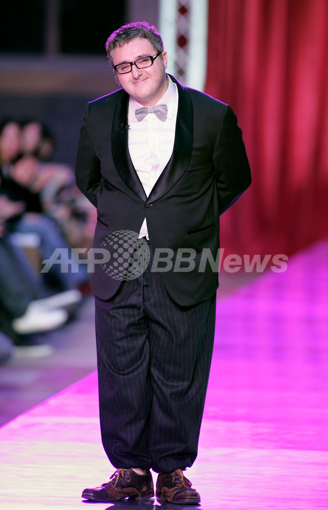 アルベール・エルバス、シュバリエ章を受章 - 東京