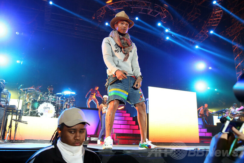 「不機嫌ネコ」帽子はファレル・ウィリアムスをイメージ？！