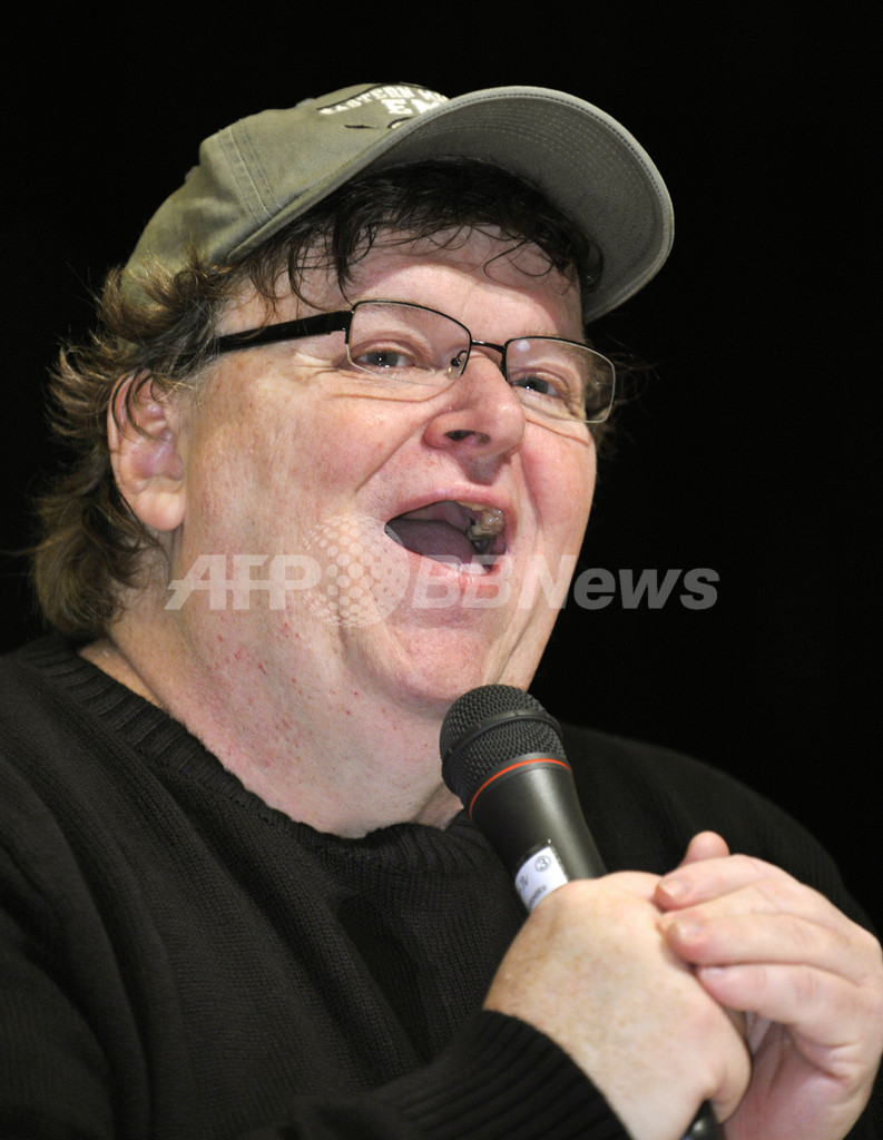 マイケル・ムーア監督来日、東証で新作『キャピタリズム』会見