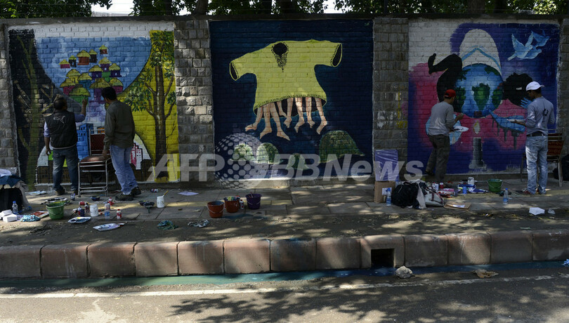 壁いっぱいに広がる想像力 インドでウォールアート祭典