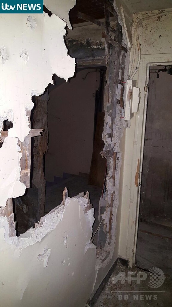 弾痕残るパリ郊外のアパート、容疑者拘束作戦の現場 映像公開