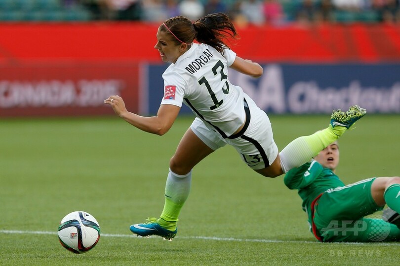 米国が準々決勝へ、10人のコロンビア下す 女子サッカーW杯