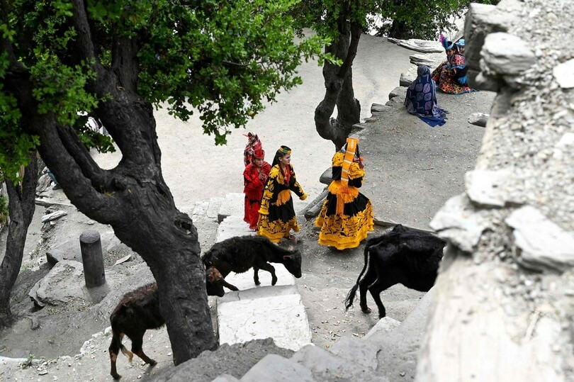 「動物園みたいに…」パキスタンの少数民族カラシュ、押し寄せる観光客との闘い
