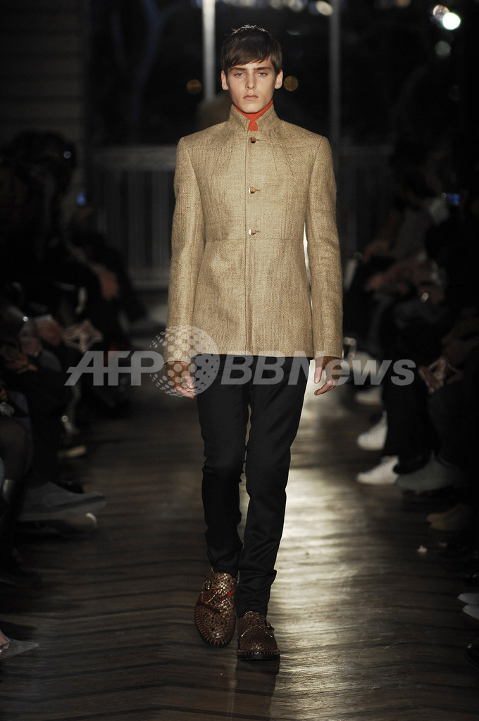 ラフ・シモンズ、世界初の旗艦店を東京に9月3日オープン