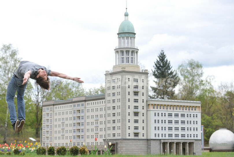 屋根までジャンプ、ベルリンでショーのPR