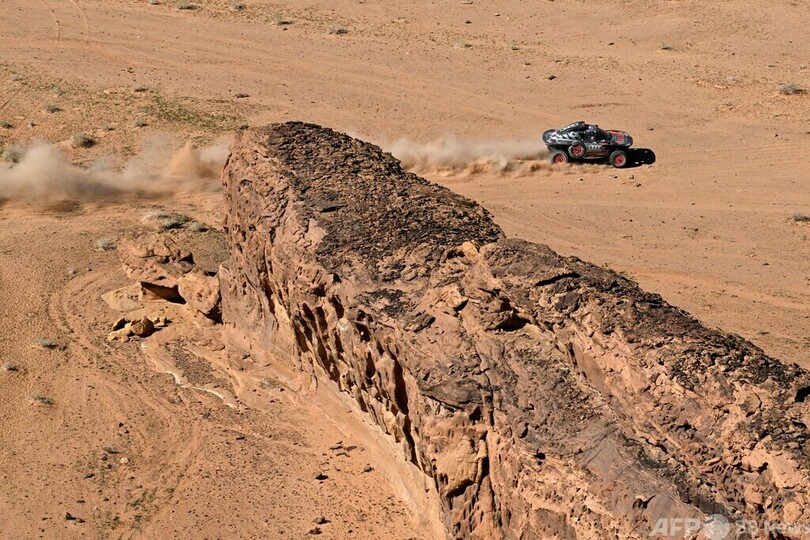 ローブが総合首位サインツとの差縮める ダカールラリー