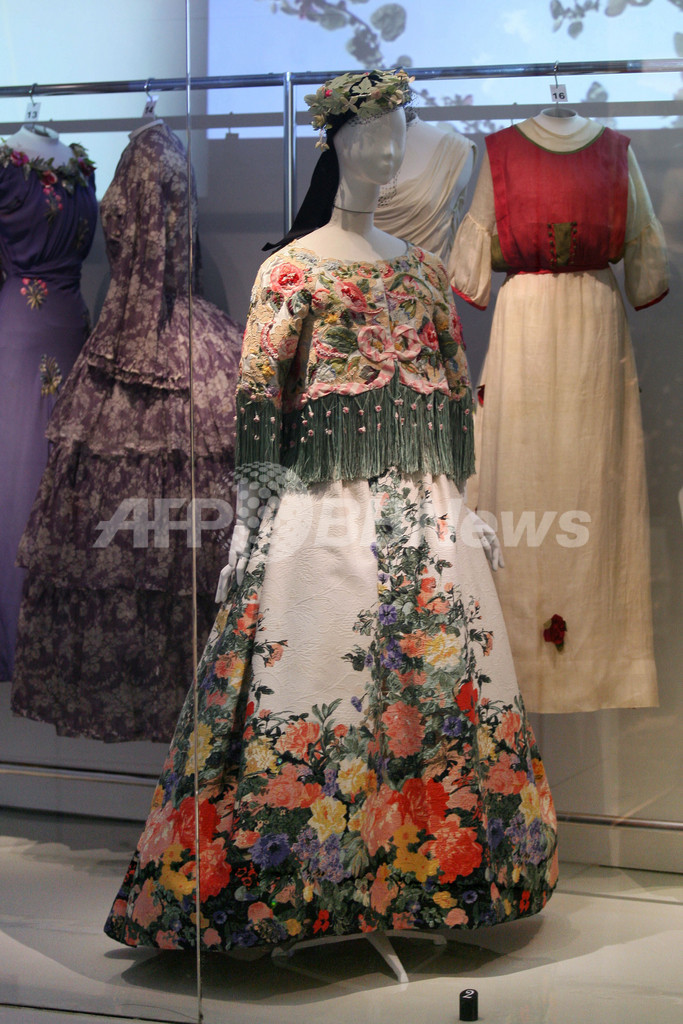 クリスチャン・ラクロワ、パリ装飾美術館で展覧会