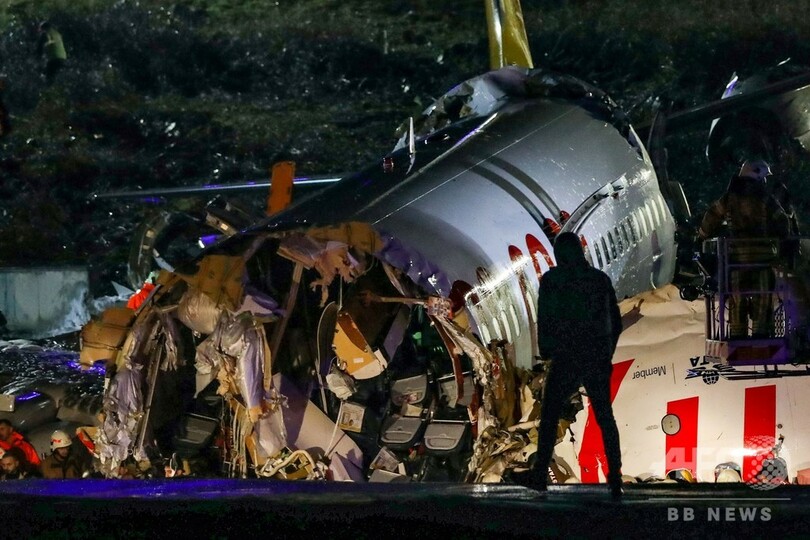 トルコ旅客機が着陸失敗 機体3つに折れ3人死亡 179人負傷 写真16枚 国際ニュース Afpbb News