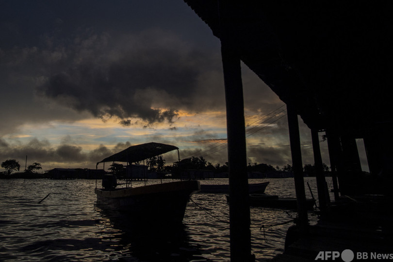 世界で最も雷が多発、南米マラカイボ湖 稲光は集落の「灯台」