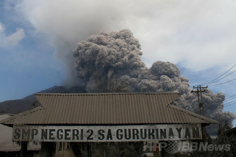 シナブン山の噴火続く、インドネシア・スマトラ島