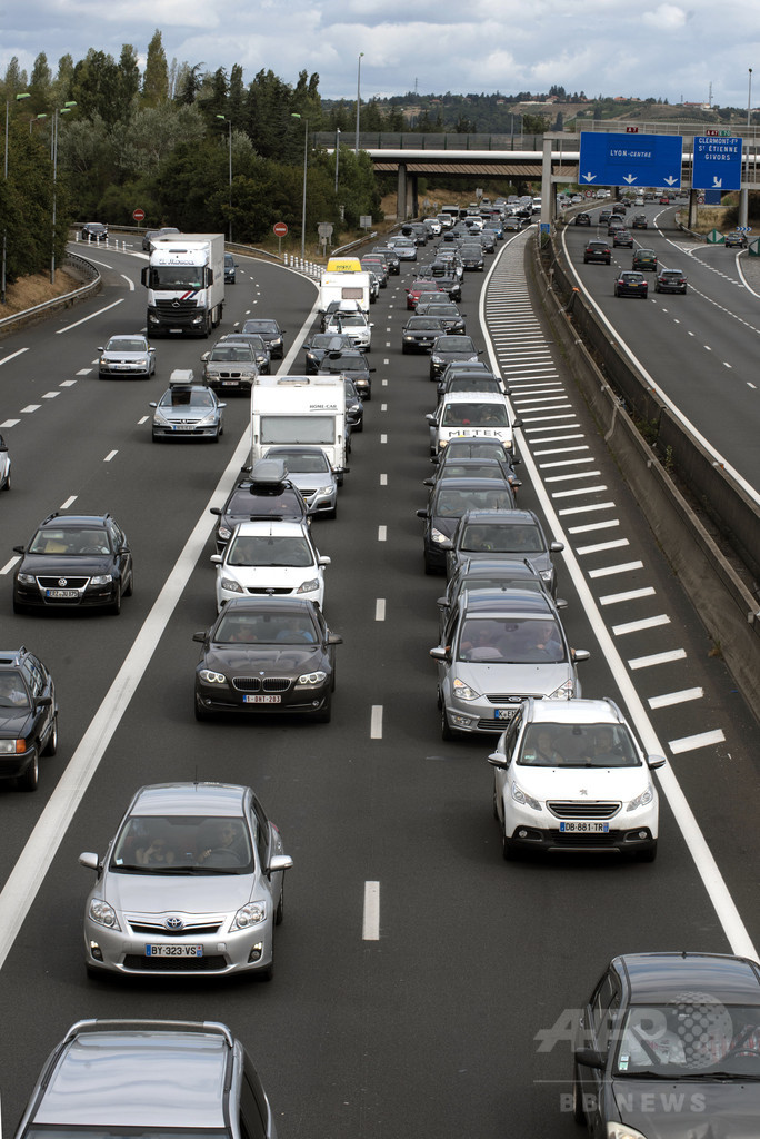 高速の休憩所に3歳娘を「置き忘れ」、気付かず150キロ移動 仏