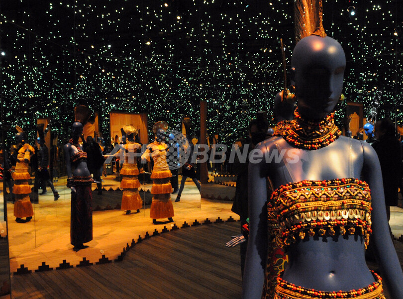 モロッコ・マラケシュでイヴ・サンローラン展覧会開催