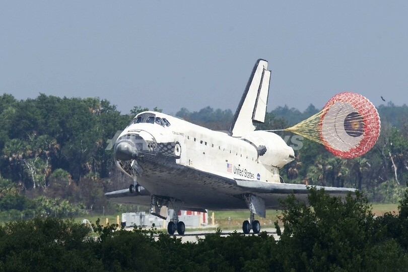 ディスカバリー、星出さんら乗せて無事帰還