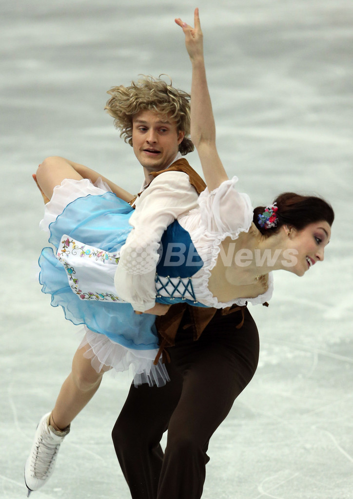 ヴァーチュー/モイア組がアイスダンス首位、四大陸選手権