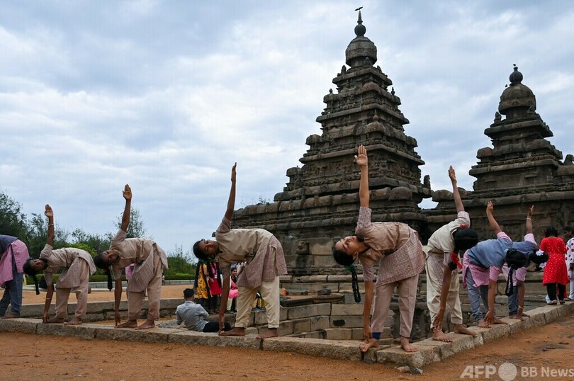 モディ首相も参加 インドで「国際ヨガの日」イベント