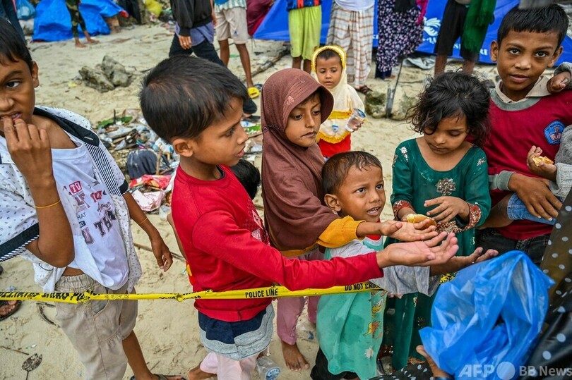 漂着のロヒンギャ難民に抗議、地元住民が警察と衝突 インドネシア